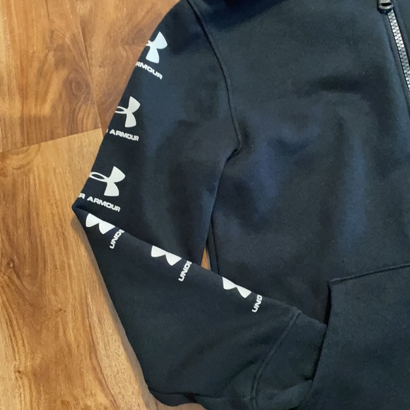 Boy’s Under Armour full zip hoodie size y- small - Picture 3 of 7